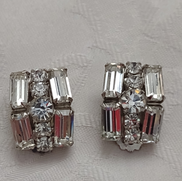 Albert Weiss Jewelry - Weiss vintage baguette mozaic crystals silver tone clip on earrings